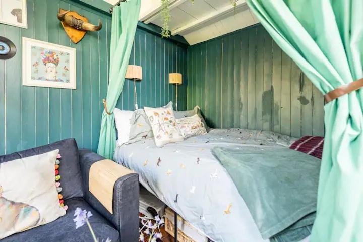 The Lodge - A Tranquil Escape Atworth Екстер'єр фото